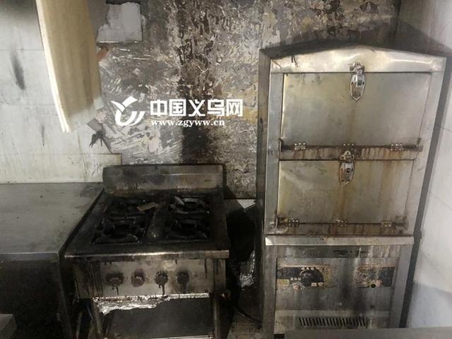 汤在锅里熬 人在睡大觉 义乌一厨师过失引发火灾被拘留十日